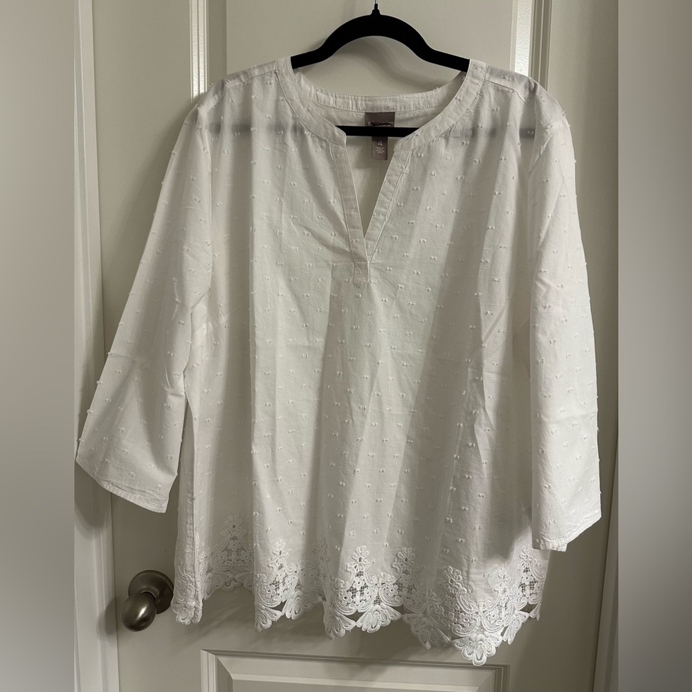 Chico’s Lace‎ Embroidered Hem 3/4 Sleeve Top Size 4 Popover Sleeve V Neck White